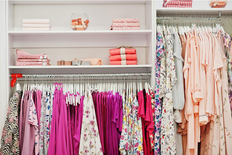 How to Organize and Display Clothes in Limited Spaces